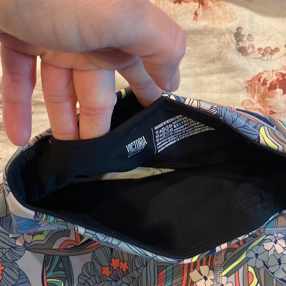 VS Knockout Capri leggings - Picture 4 of 5